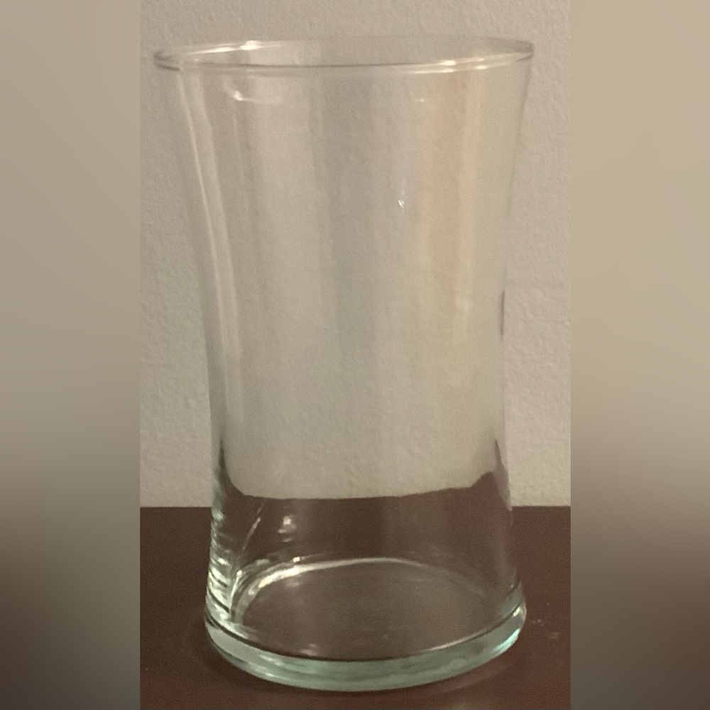 Clear glass bouquet vase